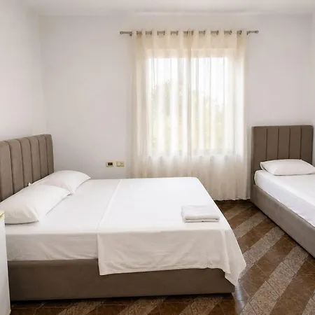 Hotel Rene Golem (Tirana)